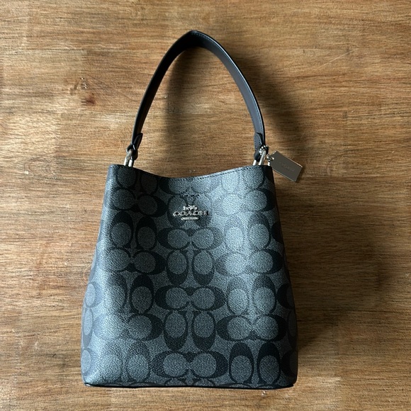 Coach Purse Mollie Bucket Bag 22 - Picture 1 of 7